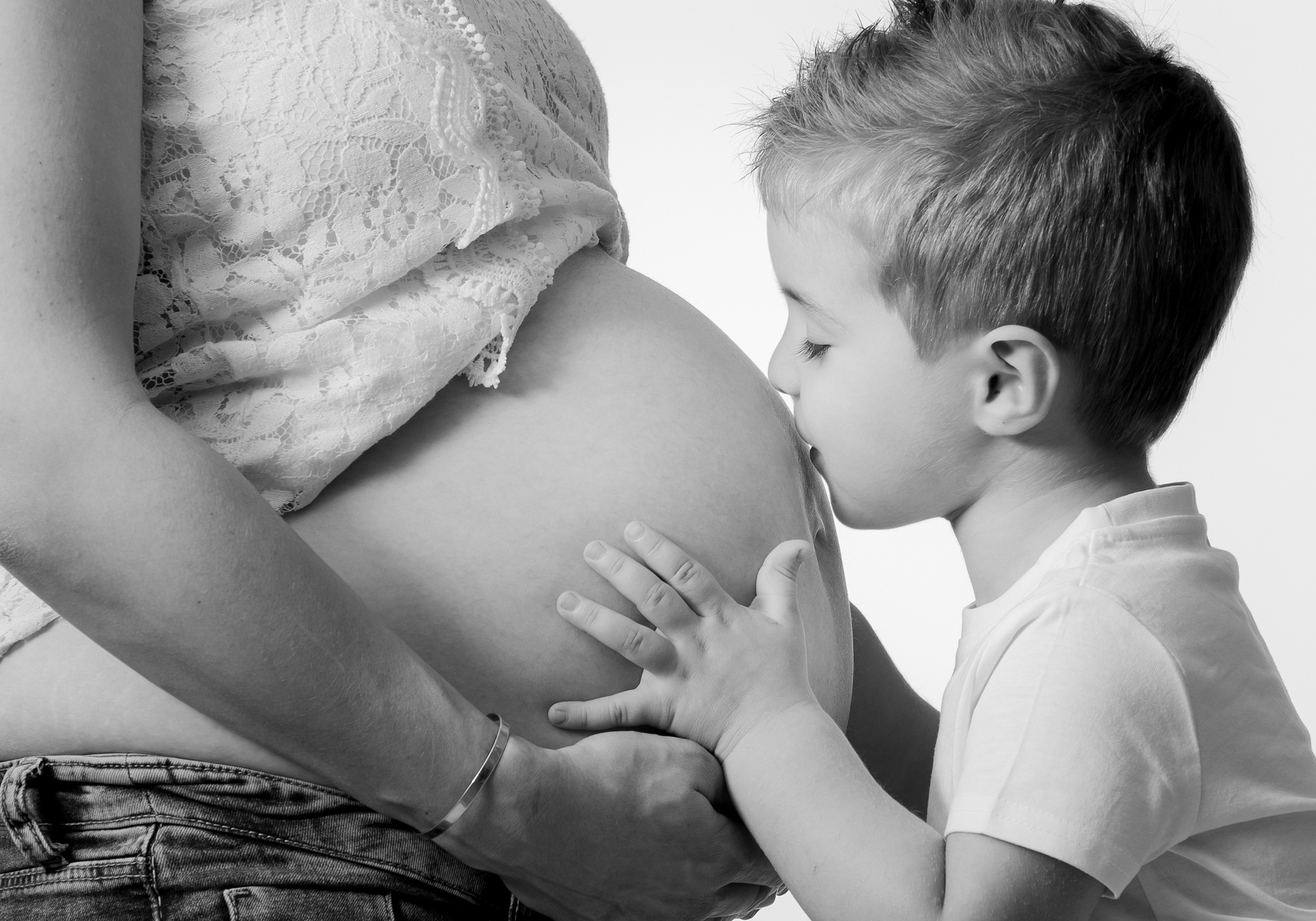 Avant que bébé ai pointé le bout de son nez, les photos de grossesses en studio permettent de créer des souvenirs inoubliables. 